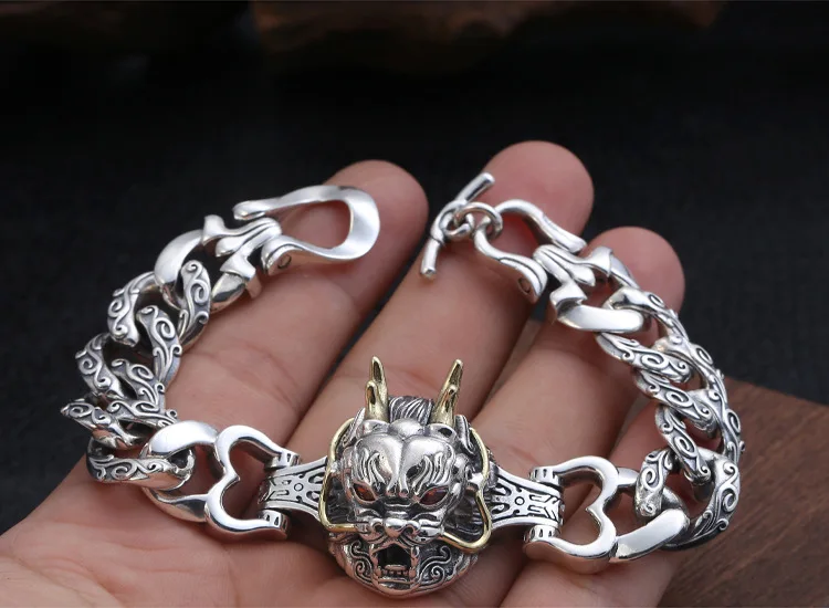 12220091156_2092824473