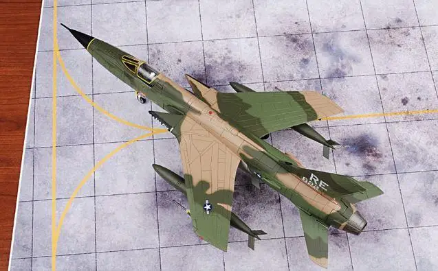 Хобби мастер Республика F-105D Thunderchief USAF 355th TFW 44-й TFS#59-1882 польский планер Don Kutyna 1/72 литье под давлением модель самолета