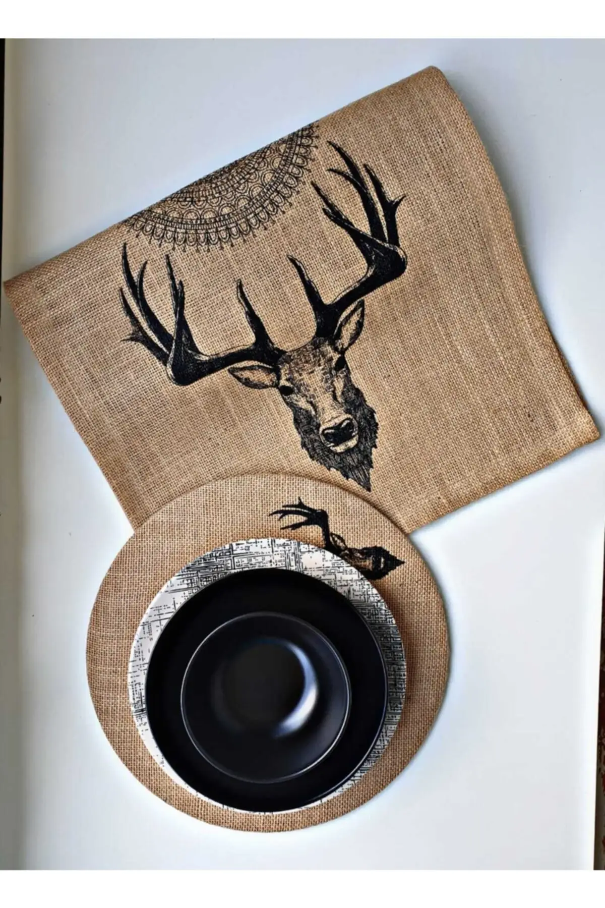 

Джутовая бегунка с узором в виде оленя и 6 нижних тарелок