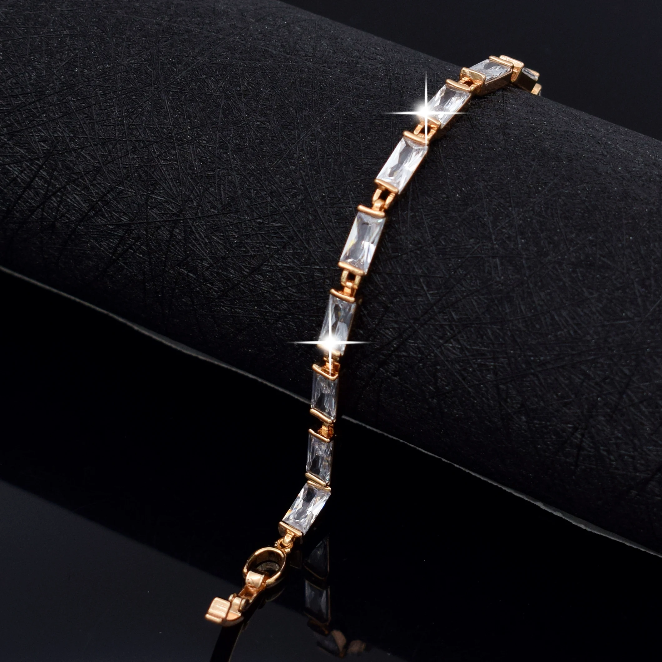 Модный геометрический браслет с кубическим цирконием белый кристалл розовое