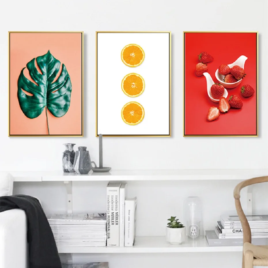Скандинавская картина на стену с изображением свежих фруктов листьев клубники