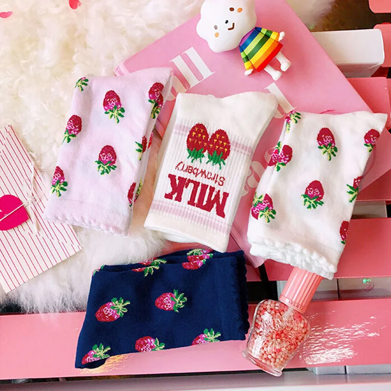 Модные красивые хлопковые носки с буквенным принтом клубники; Kawaii; осенние короткие носки; Новинка