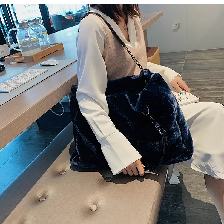Original Brand Autumn And Winter Plush Shoulder Bag& Large Capacity Chain Tote Bag Width 49cm High 31cm Thickness 13cm