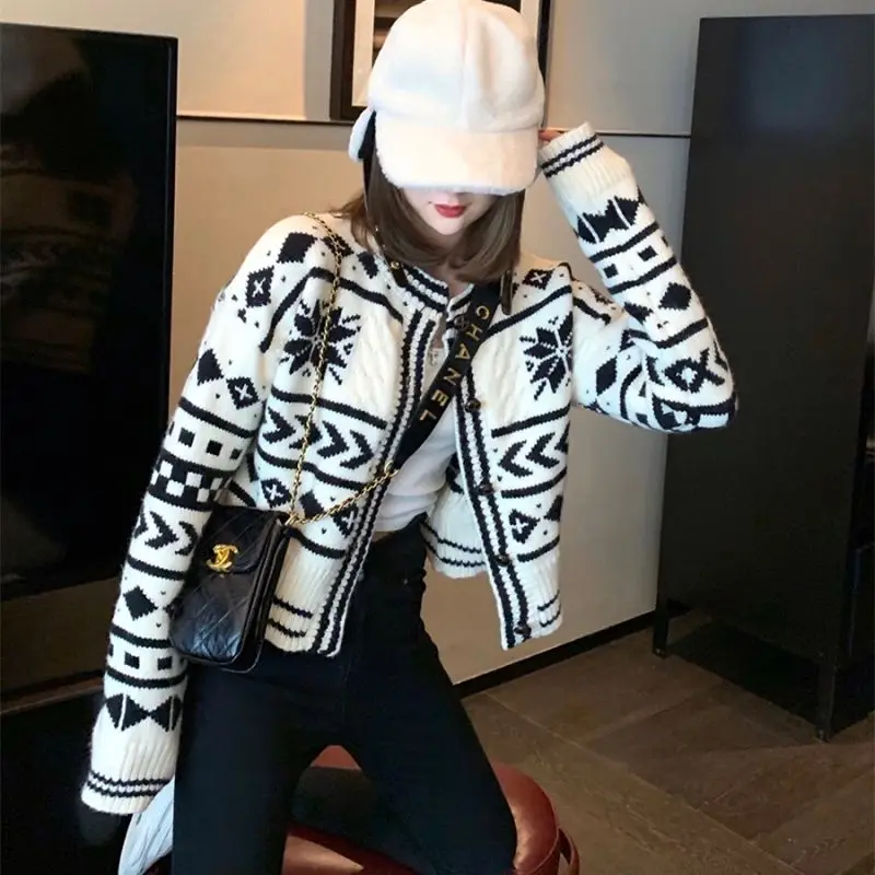 

Cardigan women's 2020 Spring and Autumn Korean style loose short college style top autumn knitted jacket