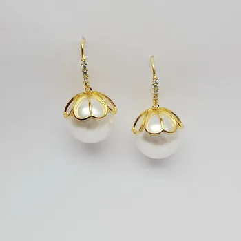 

European and American hollow copper cap with zircon inlay elegant and versatile fashion pearl earrings