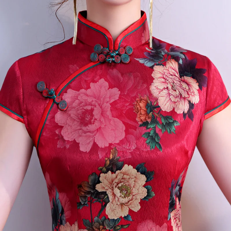 Стиль рекомендуется имитация шелковой ткани Cheongsam короткий рукав Весна Лето Стенд воротник Мода молодой повседневной жизни Cheongsam