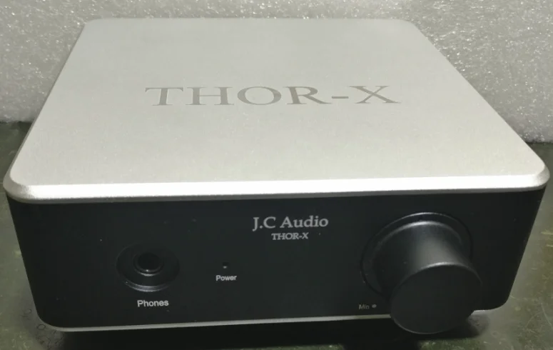 

Проекционный усилитель J.C Audio позволяет оптимизировать настройку наушников Sennheiser's и Bayer со средним и высоким сопротивлением