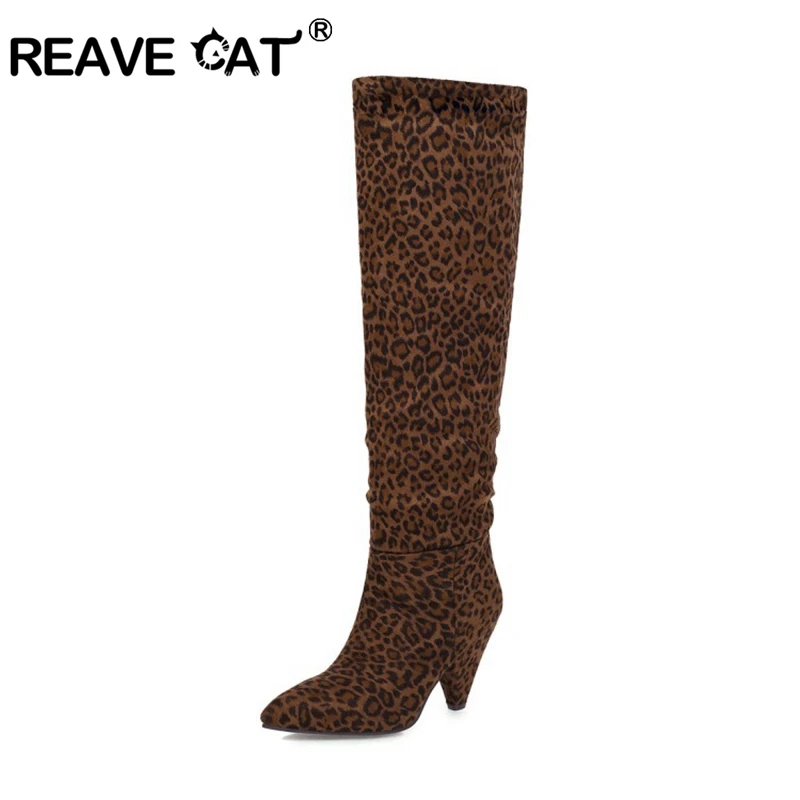 REAVE CAT/осенние ботфорты с острым носком на шпильке из флока принтом животных