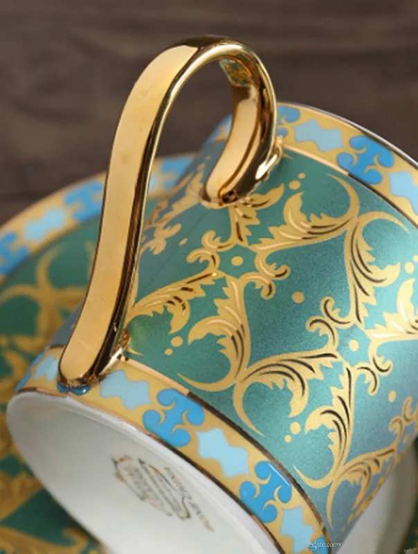 Европейская керамическая кофейная кружка, набор, британский костяной фарфор, чайные чашки и блюдца, высокое качество, модные домашние вечерние чашки для чая, 250 мл