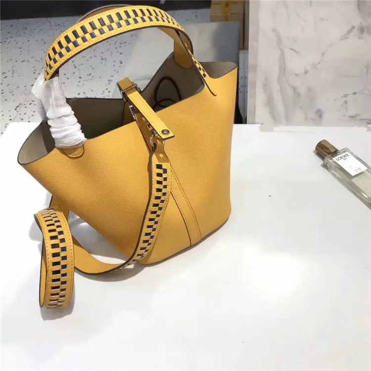 

High Quality Contrast Width Shoulder Strap Hand Palm Print Cowhide Vegetable Basket Genuine Leather Bucket Bag