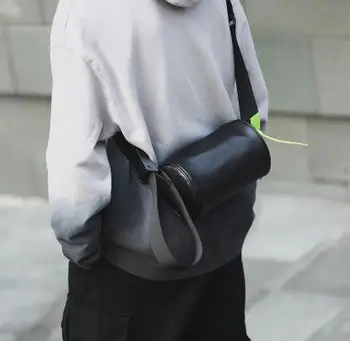 

2020 new simple pillow bag solid color pu single shoulder diagonal female bag small cylinder bag solid color bucket bag