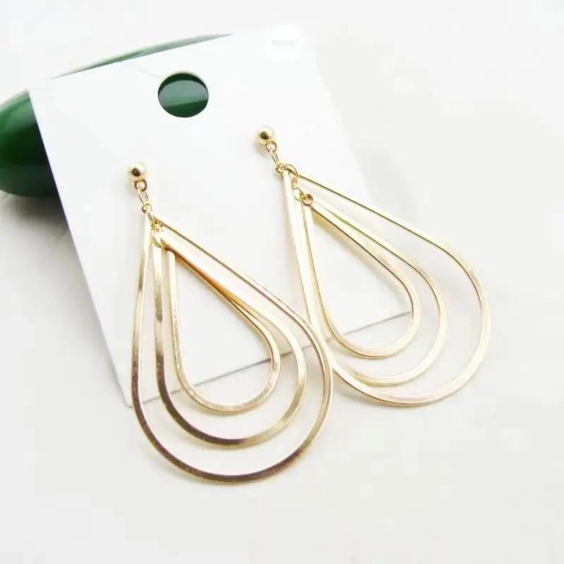 

American and American fashion simple and easy to build temperament earrings web celebrity super fairy born earrings