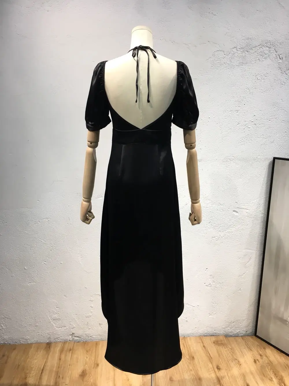 BacklakeGirls Abend Kleid темно-черный Холтер V шеи короткий рукав сексуальное открытое назад шелковое атласное длинное вечернее платье Dluga Sukienka