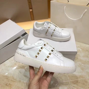 

European station white shoes female celebrity same style 2020 new rivet sneakers increase casual sports shoes