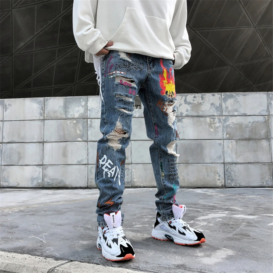 Новые обтягивающие мужские джинсы Уличная рваные джинсы Homme хип хоп сломанные граффити Печать узкие джинсовые штаны в байкерском стиле отверстие GM478