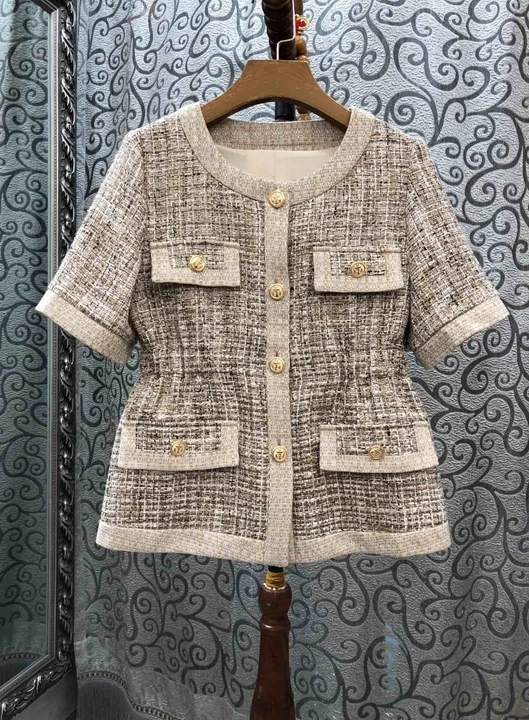 

2019 Early Autumn New Female Round-collar Symmetrical Pocket Golden Button Fabric Short-sleeved Hundred-lap Jacket 720