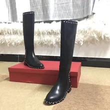 Кожаные сапоги до колена; женские сапоги martin с круглым носком, заклепками и пряжкой; женские брендовые высокие сапоги