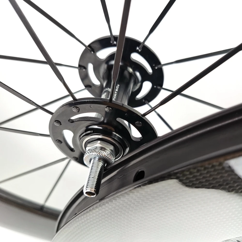 カーボントラック 88mm マット仕上げ クリンチャ リア ホイール固定