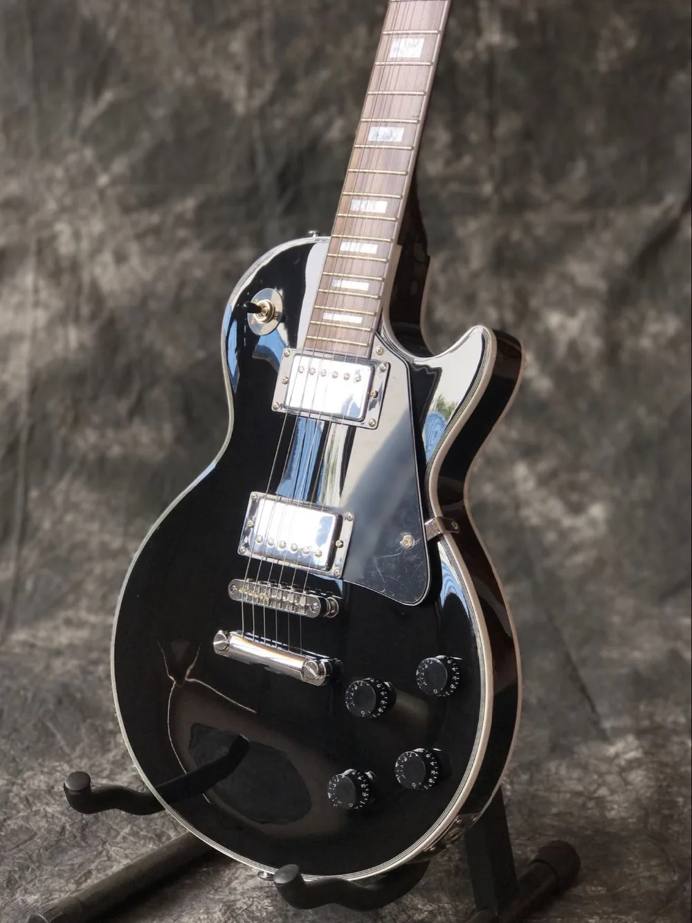 

New Top quality Electric guitar.Black color with Chrome hardware ,Custom 6 stings guitarra,black pickguard gitaar