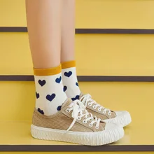 Милые новые цветные хлопковые женские носки с принтом в виде сердечек, уличные модные милые популярные цветные носки, Модные осенние удобные милые носки