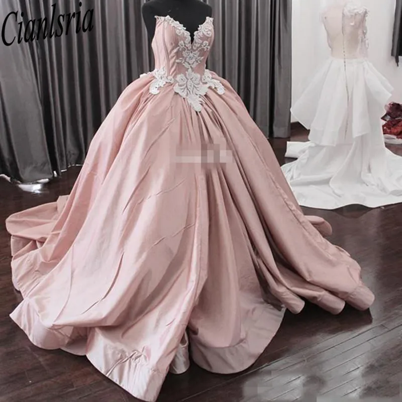 

Blush Pink Ball Gown Quinceanera Dresses 2020 Sweetheart White Appliques Stain Ruffles Ruched Prom Dresses Sweep Party Gowns