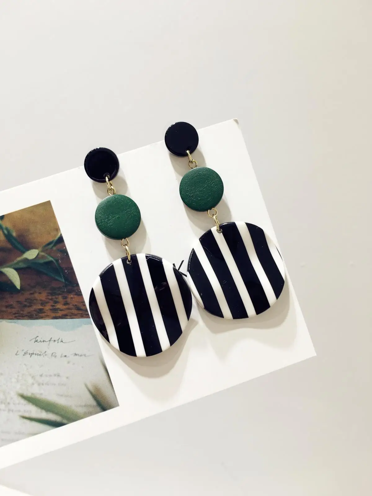 

Black And White Elegant Long Versatile South Korea Stripes Acrylic Circle Earrings Wood Ultra-Light Geometry Ear Stud Accessorie