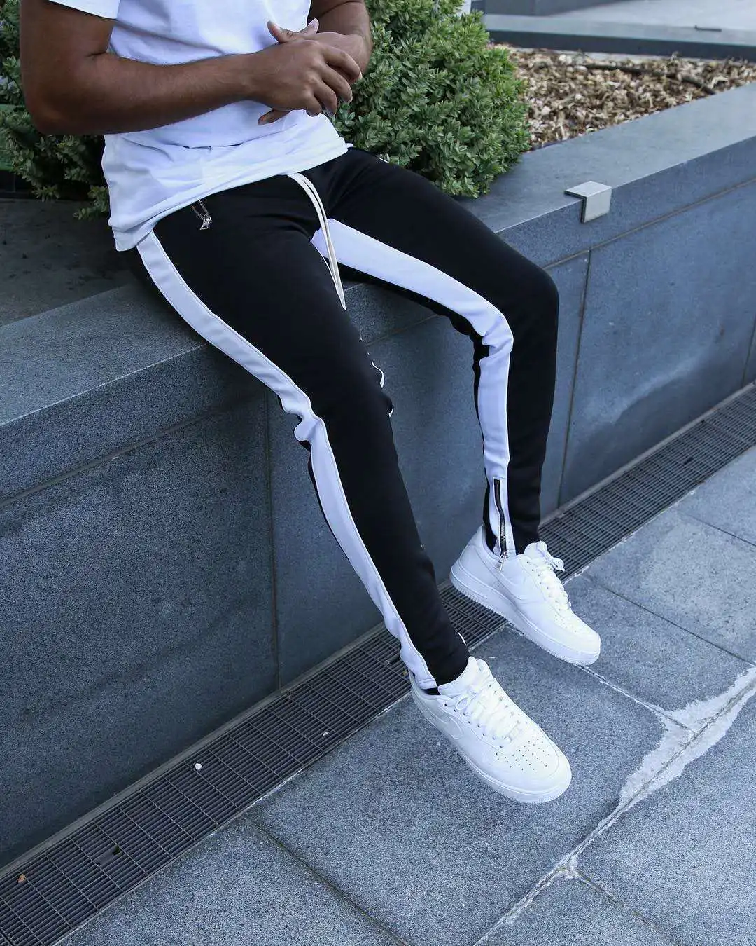 

2019 New Style Popular Brand Hot Selling New Style Gymnastic Pants Solid Color Joint All Move Foot Mouth Zip Pants Men's Trouser