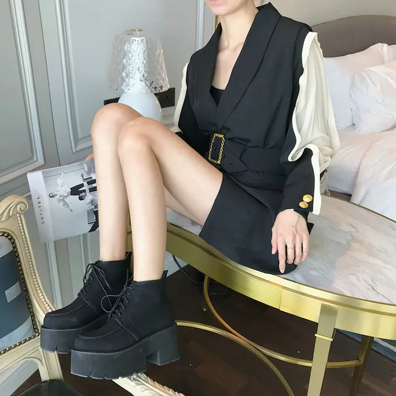 12196372213_1887966305