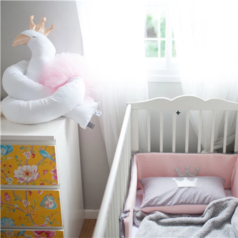 

New design two-tone design gold crown swan lace bed surrounded by silver crown elephant lace bed cotton mesh breathable cloth