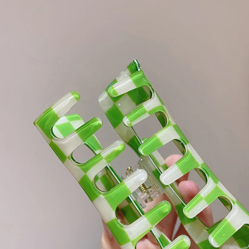 Рисунок 5 - Заколка-краб для волос в клетку женская