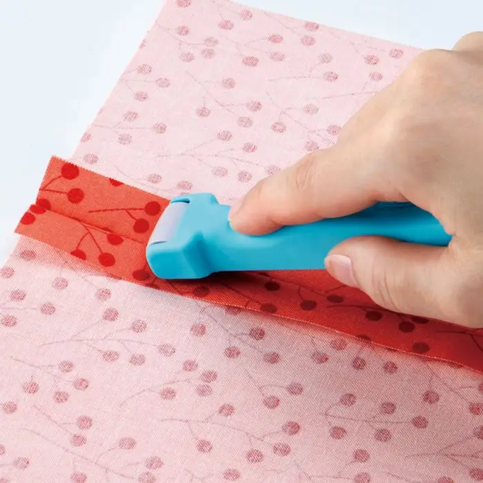 sewing tools Roll & Press Clover to quickly press seams that won't pull, stress, or distort fabric roller pusher Squeegee wheel