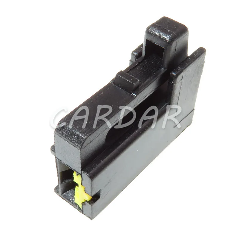 

1 Set 1 Pin Connector Auto Horn Socket For Toyota Camry Highlander Corolla