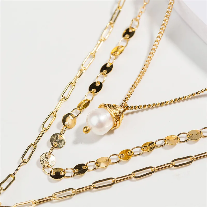pendant necklace