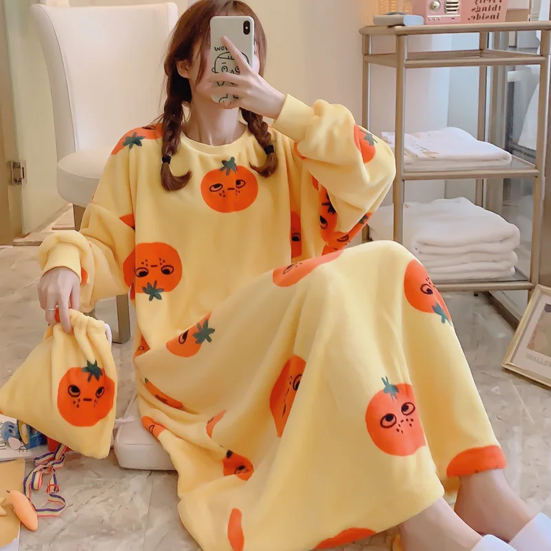 Beautiful Flannel Nightgown for Women Winter Loose Leisure Womens Nightdress Sleepwear Send Same Storage Bag Fashion Design