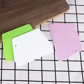 

Trapezoidal plastic scraper Flour scraper Dough cutter butter cake cutter Scraper trapezoidal plastic scraper