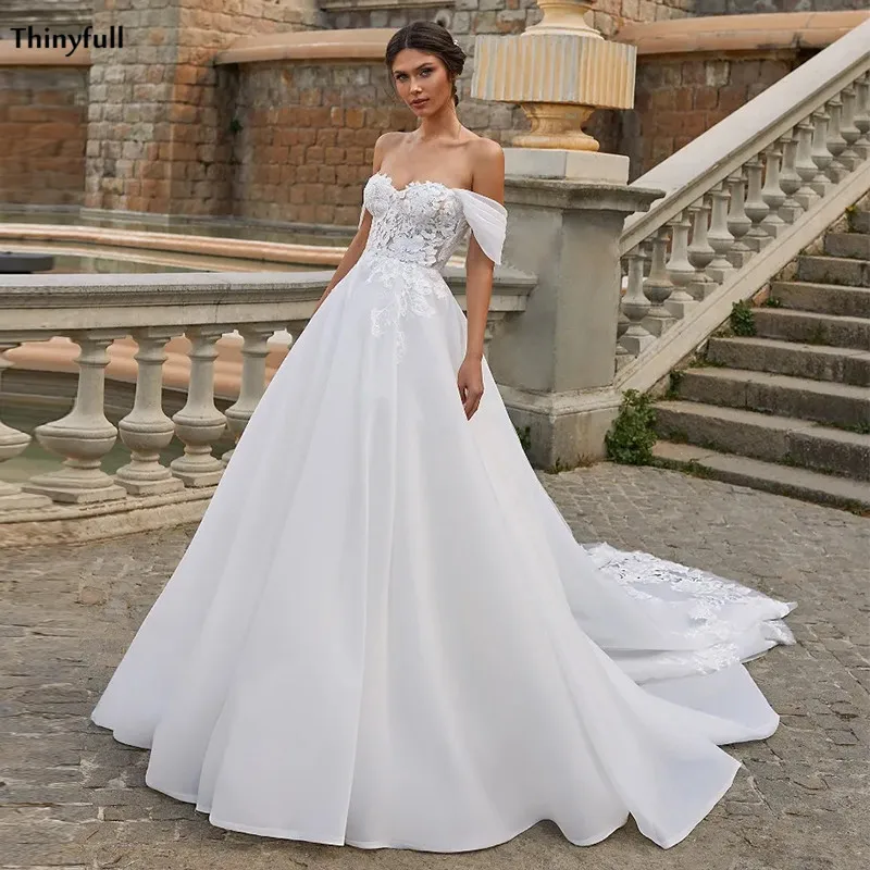

Thinyfull Off The Shoulder Boho Wedding Dresses 2021 Lace Appliques Illusion Princess Beach A-Line Bride Dress With Train Robes