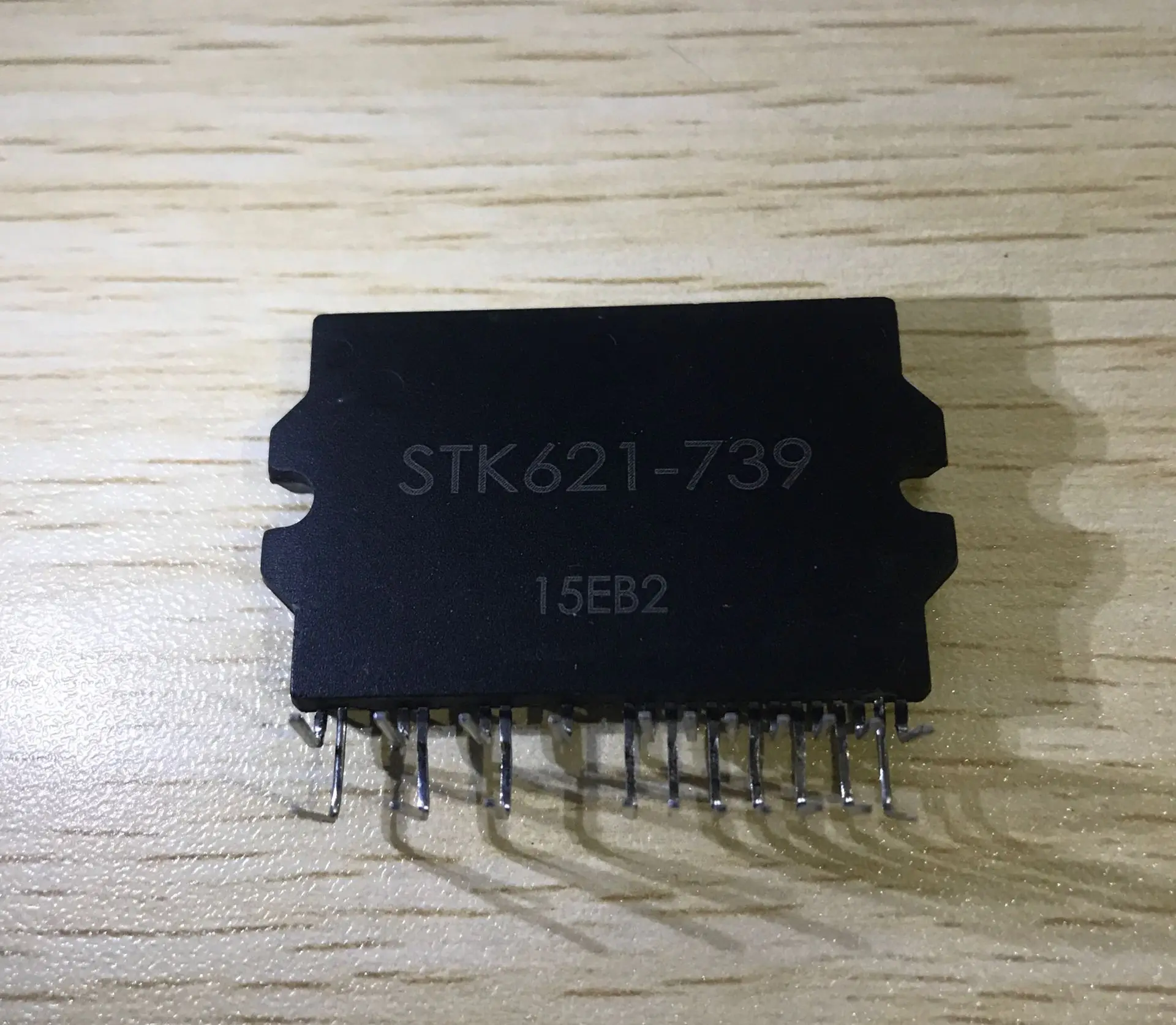 

2 шт/STK621-739 Новый