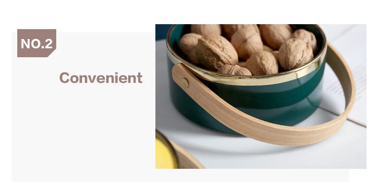 Bowl-with-wood-handle_05