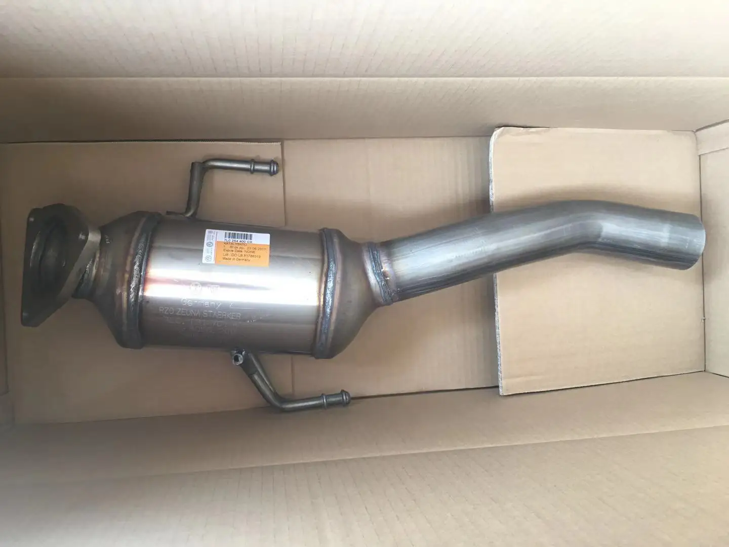 

New Rear Catalytic Converter for Porsche Cayenne & Volkswagen Touareg Oem# 95511302411 955113024BX 95511302410 95511340000
