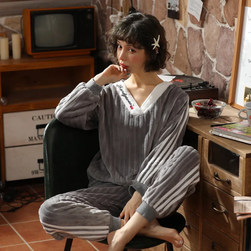 

Coral Velvet Pajamas Female Spring Autumn & Winter Thick Warm Cute Lettered Korean-style Students Flannel Homewear Set
