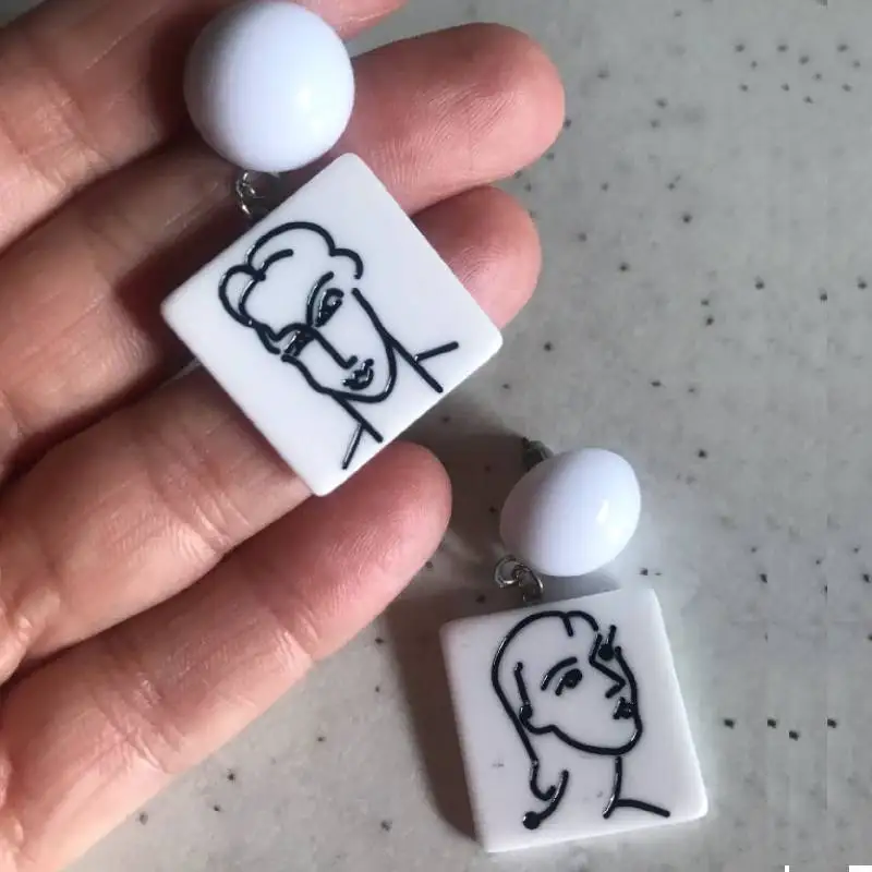 

2019 Square Carved Abstract Men Women Figure Drop Earrings For Women White Korean Geometric Face Dangle Earring Jewelry Gifts