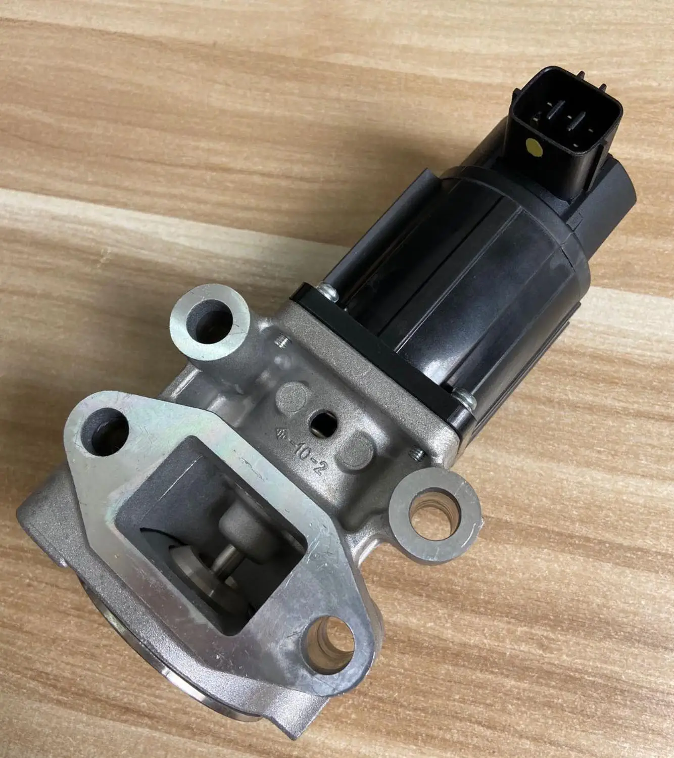 Genuine Chrysler 1582A483 EGR Valve Genuine Chrysler 1582A483 EGR Valve