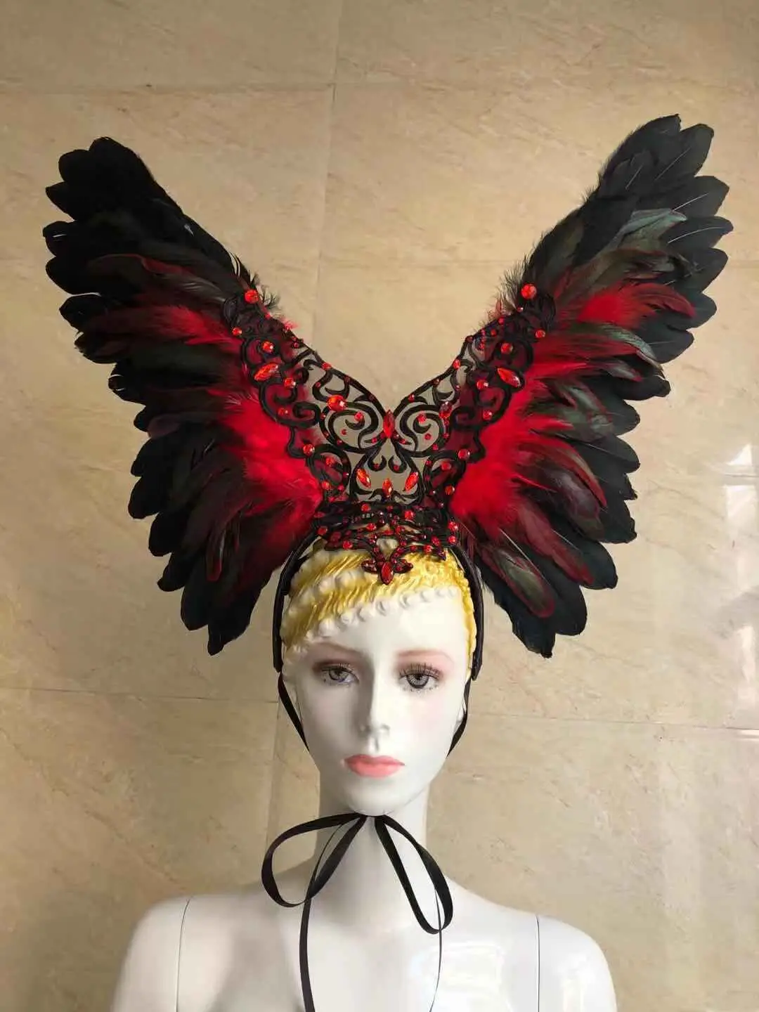 Lo spottacolo di danza copricapo di piume di accessori di abbigliamento La FESTA La Maschera IL Festival Пасхальная шляпа на Хэллоуин