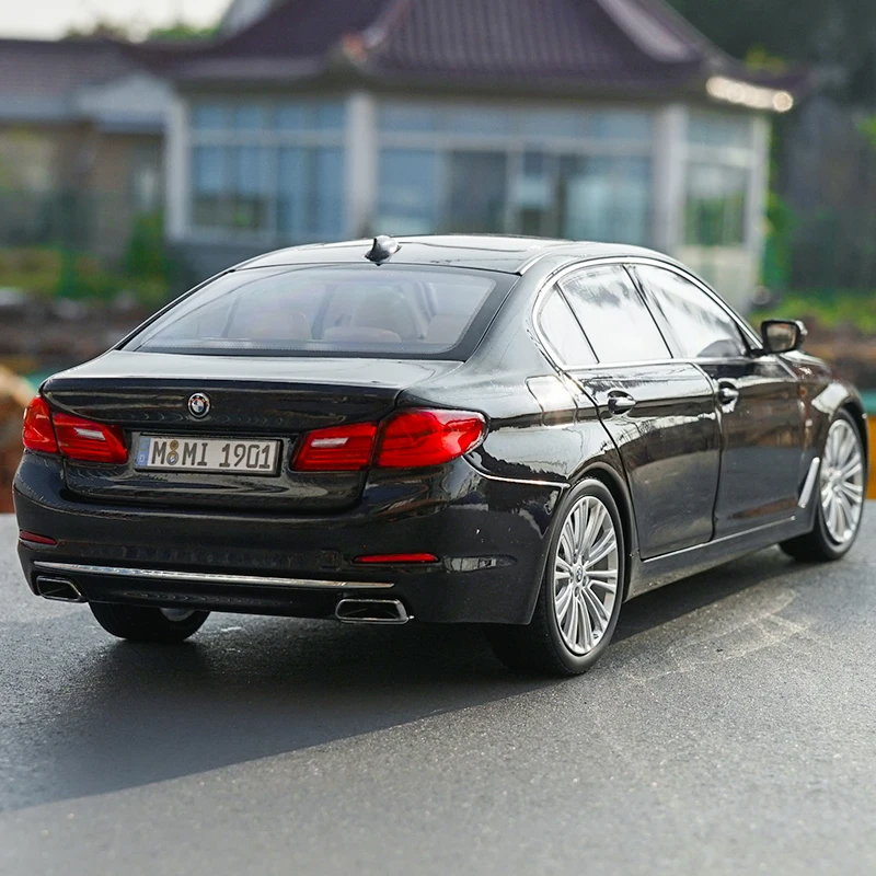 Оригинальная Заводская литая под давлением 1:18 B MW Новая модель автомобиля 5 серии
