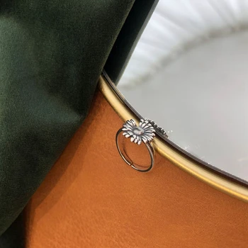 

SUNIANGON Little Daisies Open Ring 925 Sterling Silver Elegant Women Ring Korean Women Ring Celebrity 925 Jewelry Wedding Gift