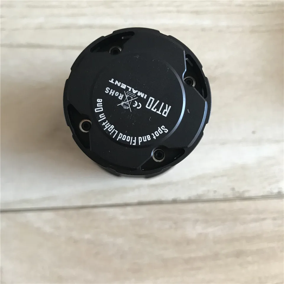 Imalent RT70 5500lm Magnetic LED Rechargeable Flashlight 903m 18650 Jungle Search Light IP68 Portable Flashlight (6)