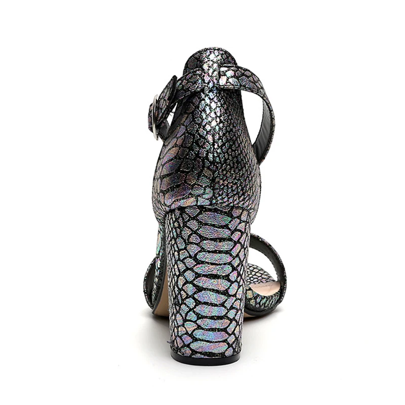 11826302466_1700080989