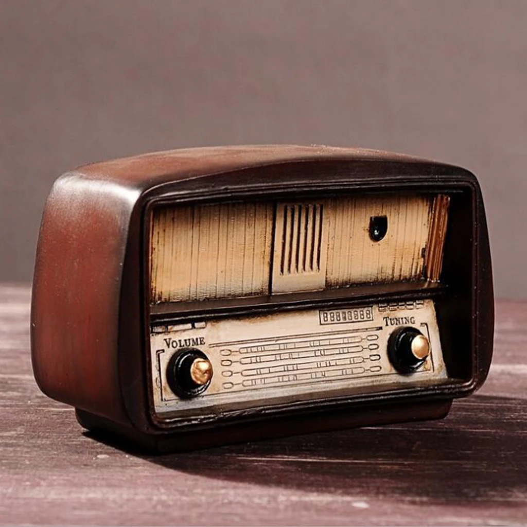 Retro Style Home Desktop Decor Resin Crafts Antique Radio Shape Saving Pot Resin Ornaments for Home Tabletop Decor Shop Display