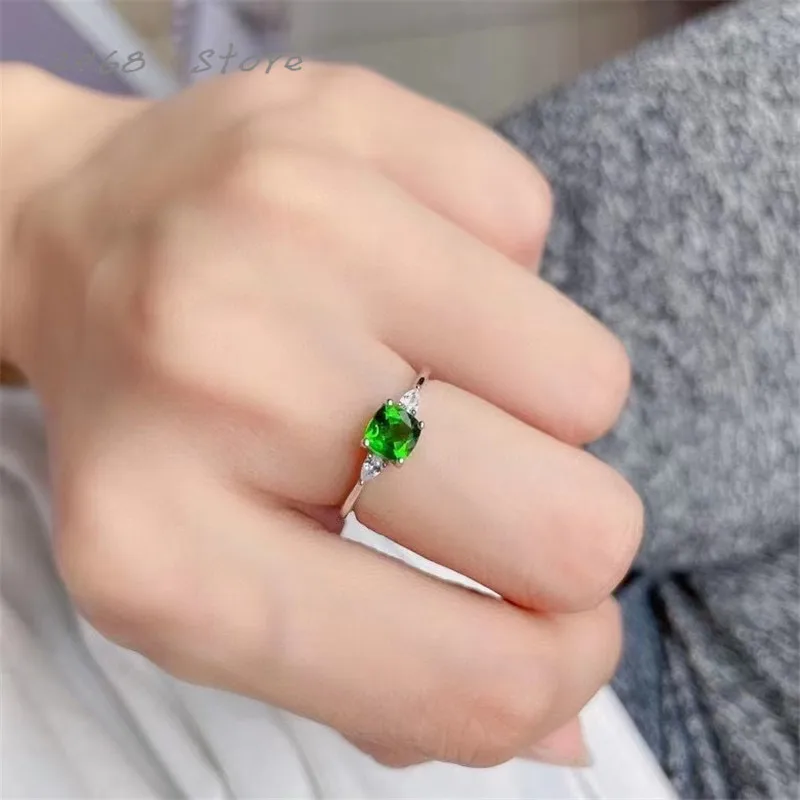 

New women's 925 silver finely inlaid natural diopside ring, simple and elegant design, a gift for girls