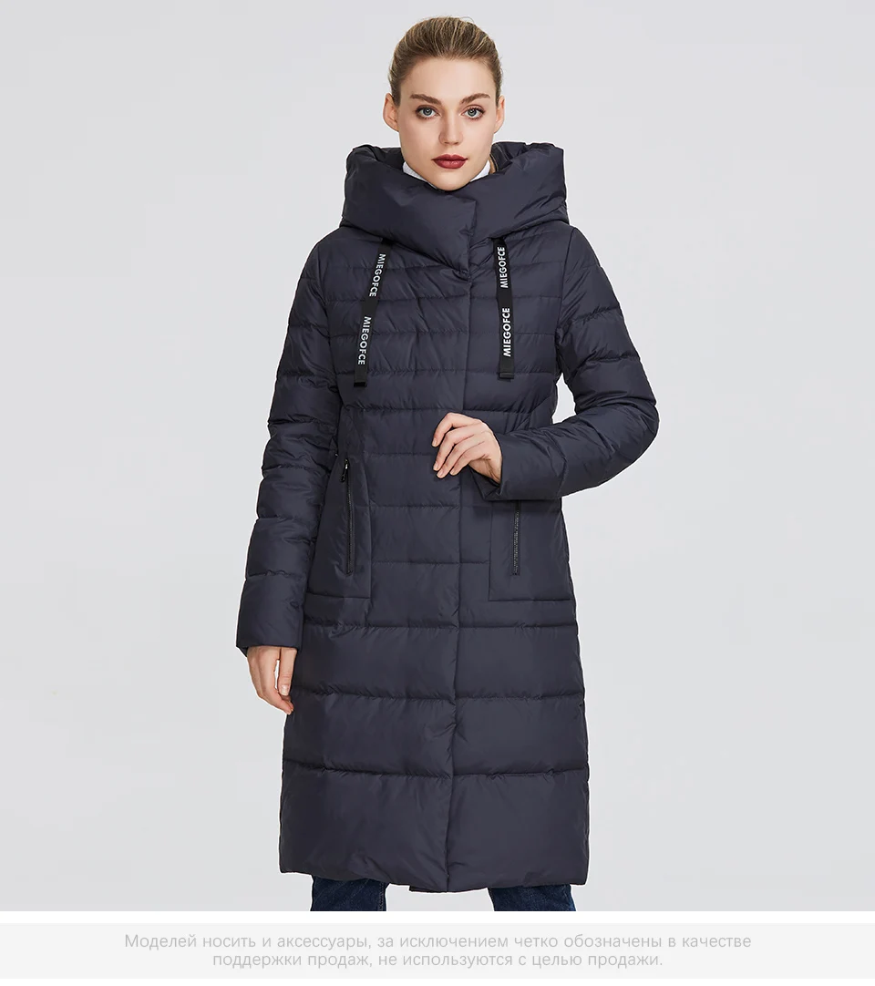 MIEGOFCE Новая зимняя женская коллекция курток длина до колен ветрозащитный женская куртка со стоячим воротником и капюшоном имеет наладные карманы на молнии двойная защита от холода на молнии и на застежках